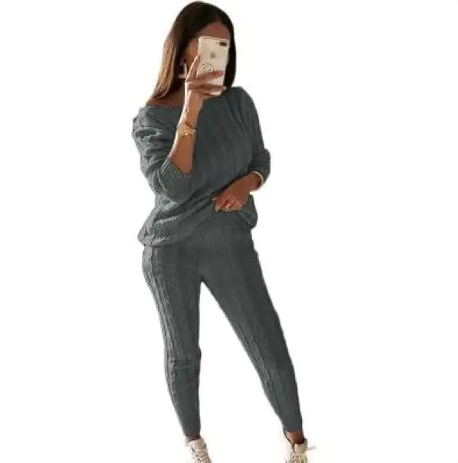 Sleek Women's Seamless Workout Suit Set