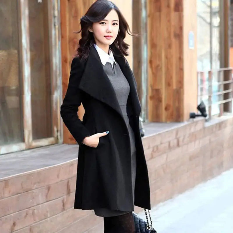 Elegant Women's Winter Long Coat in Soft Cashmere