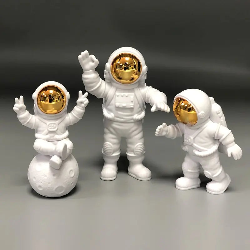 Astronaut Ornament Yellow Moon Light