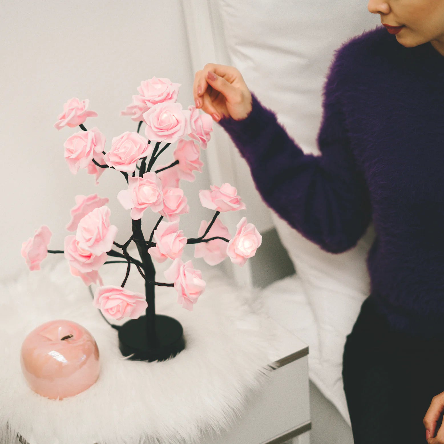 Delightful Rose Tree Table Lamp