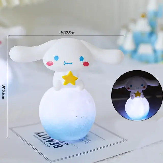 A small white cartoon puppy night light holding a yellow star, sitting on a round glowing base that fades from white to blue; the image includes size measurements and an inset showing the lamp lit in the dark.