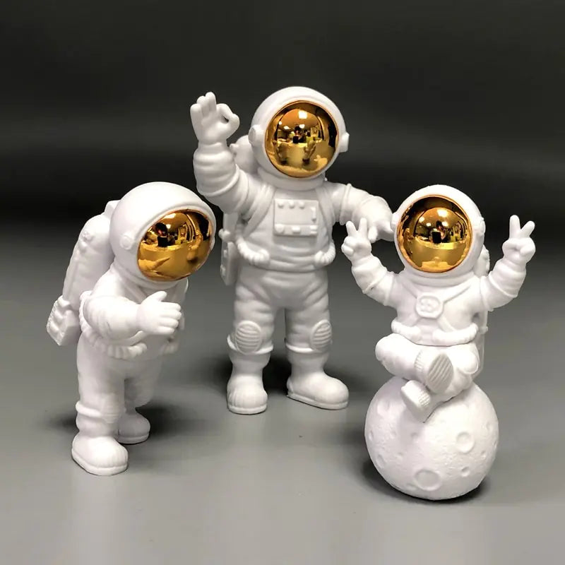 Astronaut Ornament Yellow Moon Light