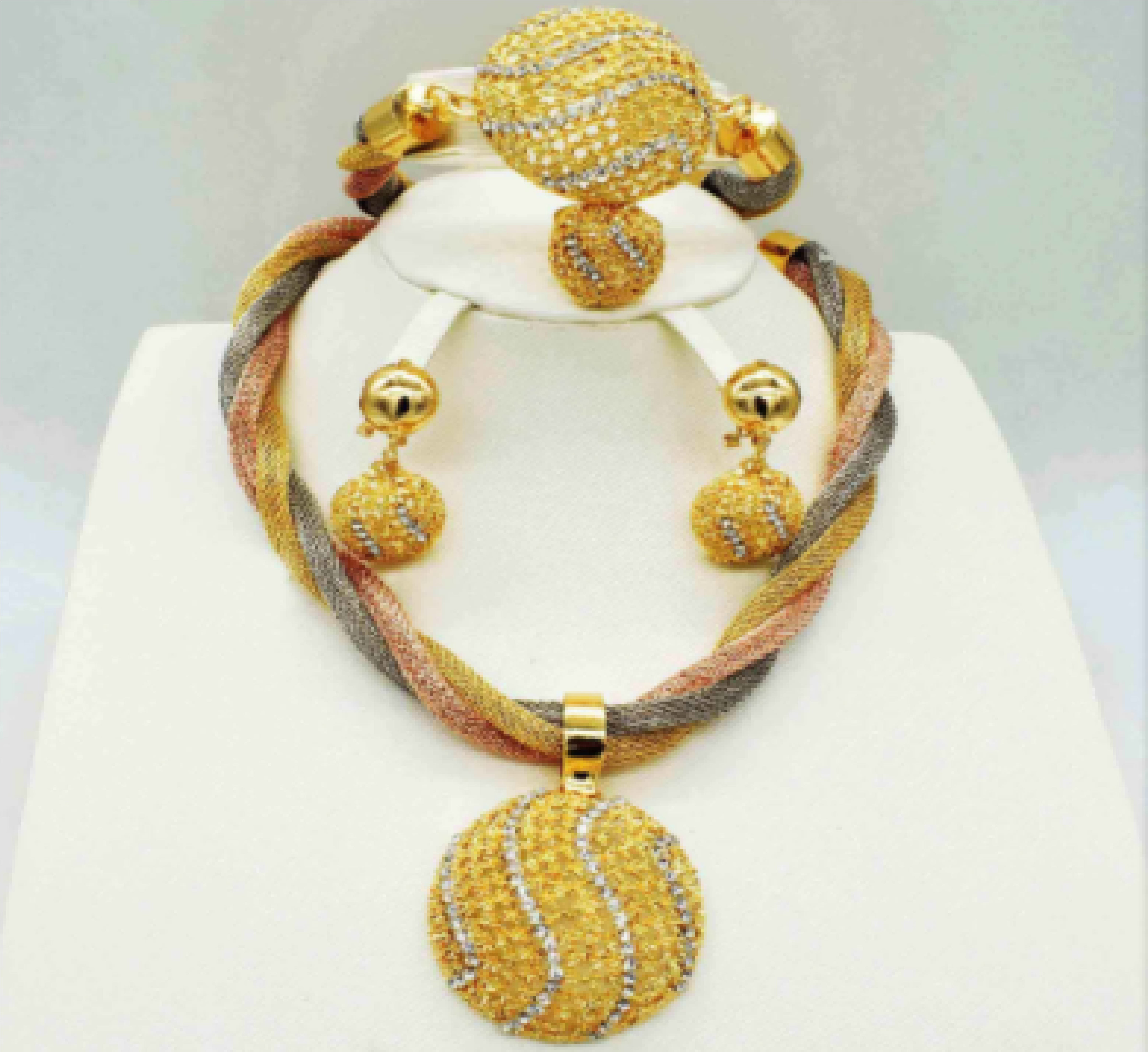 Stylish gold set for weddings