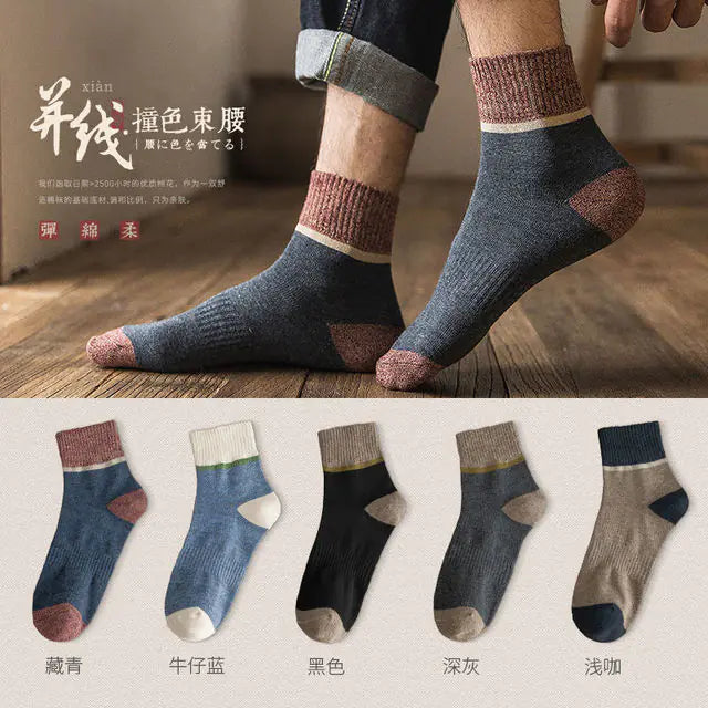 Men’s colourblock mid-calf socks in assorted colours.
