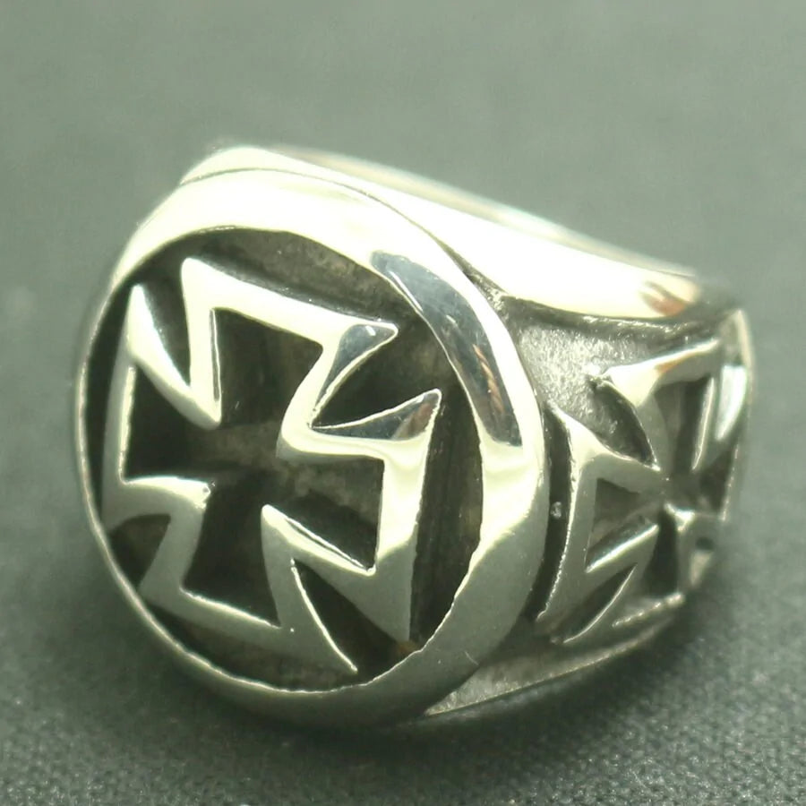  Biker Cross Ring close-up